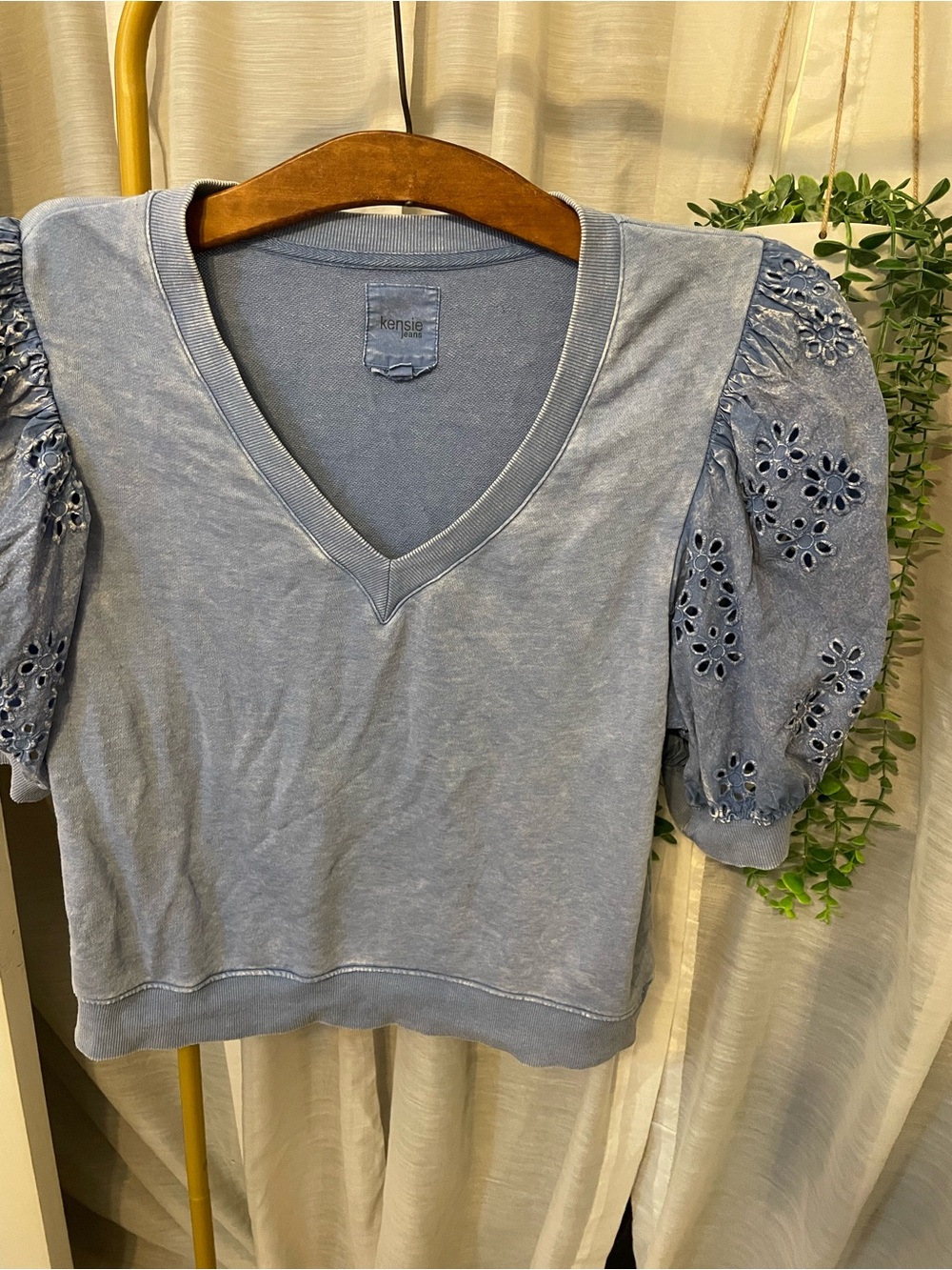 Kensie Blue V-Neck Puff Sleeve Eyelet Sweatshirt